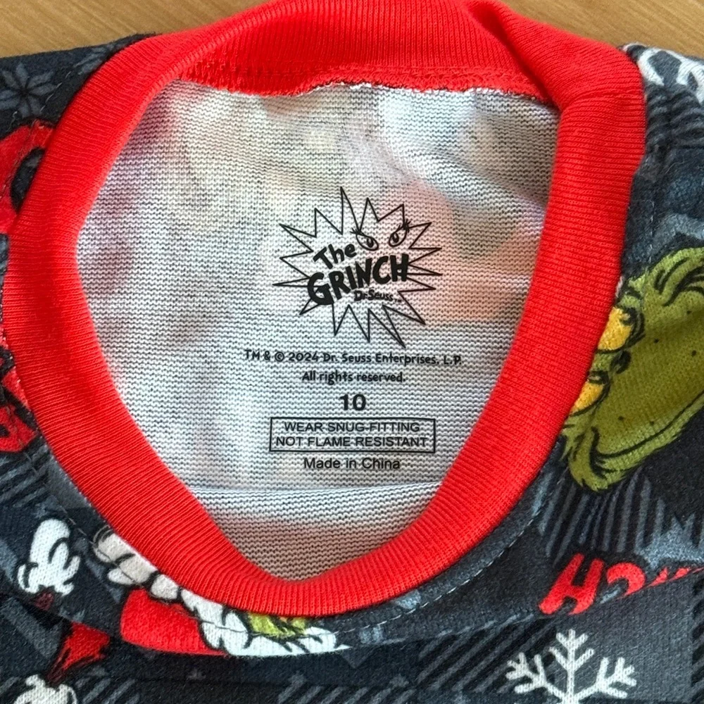 THE GRINCH BOYS SNUG FIT SOFT LONG SLEEVE TOP & BOTTOM 2-PIECE PAJAMA SET SZ: 10
